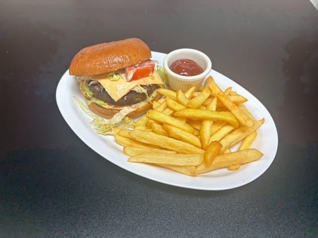 Kid’s Cheeseburger.